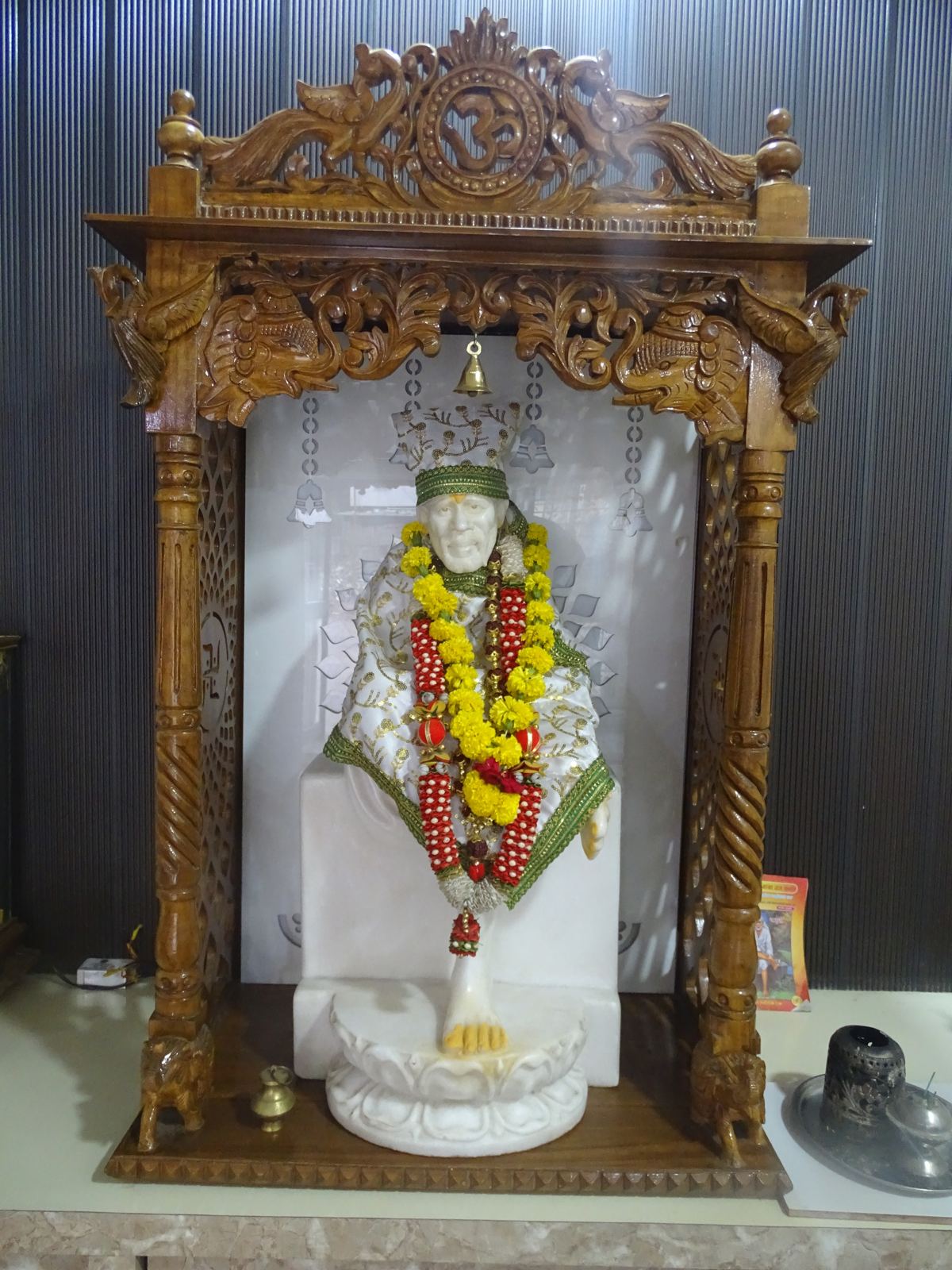 Shri Saibaba murti in the hotel lobby
