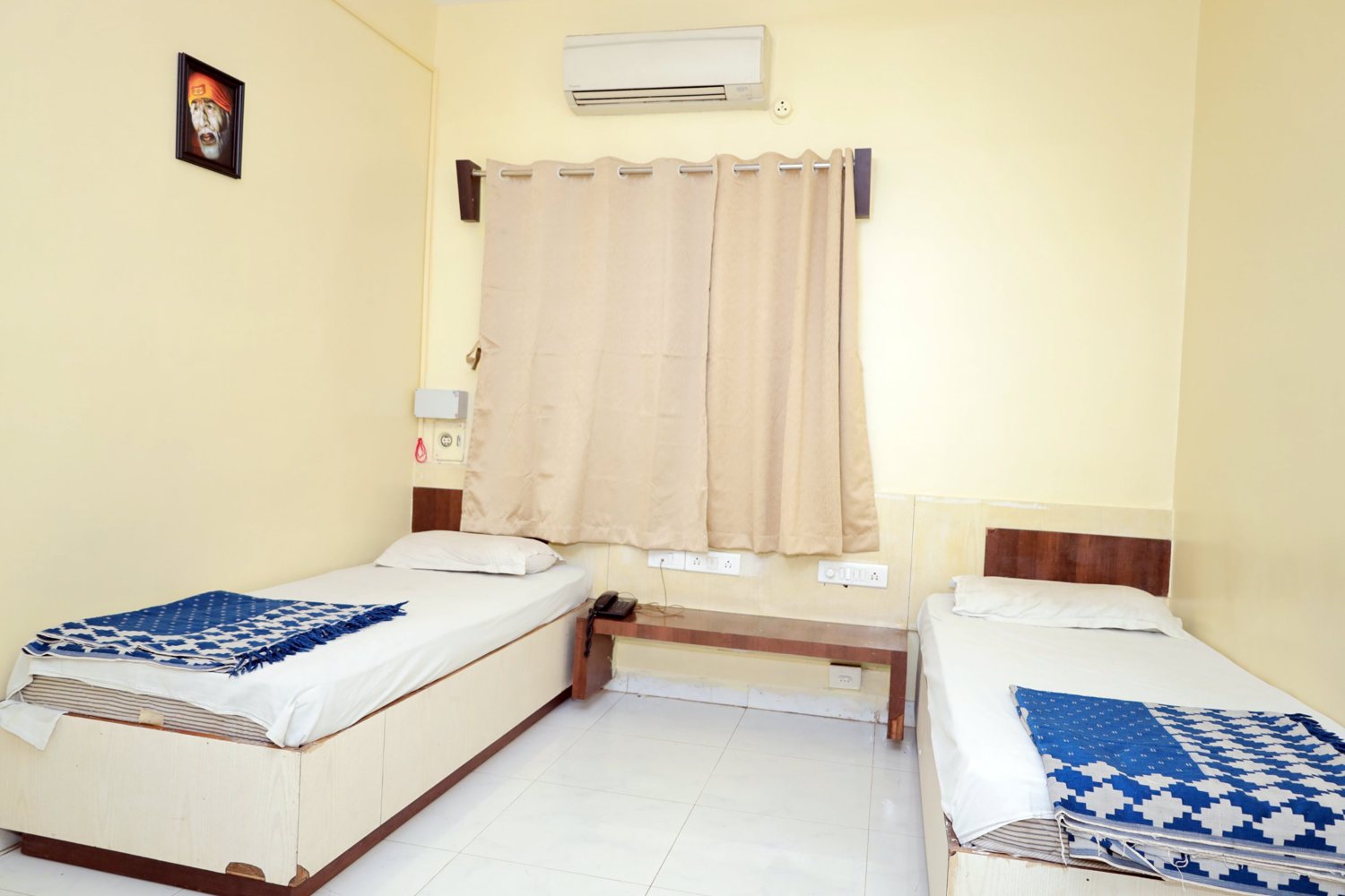 Family Suite: twin-bed room